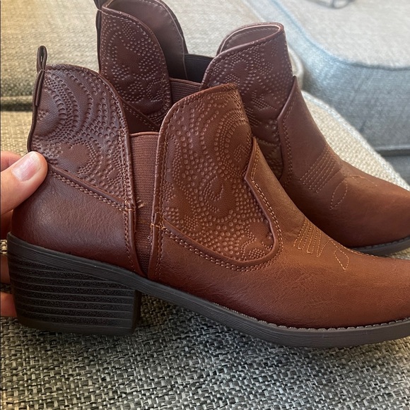 Easy Street Women's Legend Western Ankle Boot - Picture 3 of 11